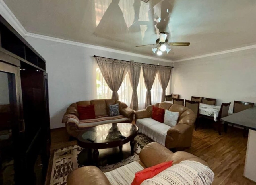 4 Bedroom Property for Sale in Carters Glen Northern Cape